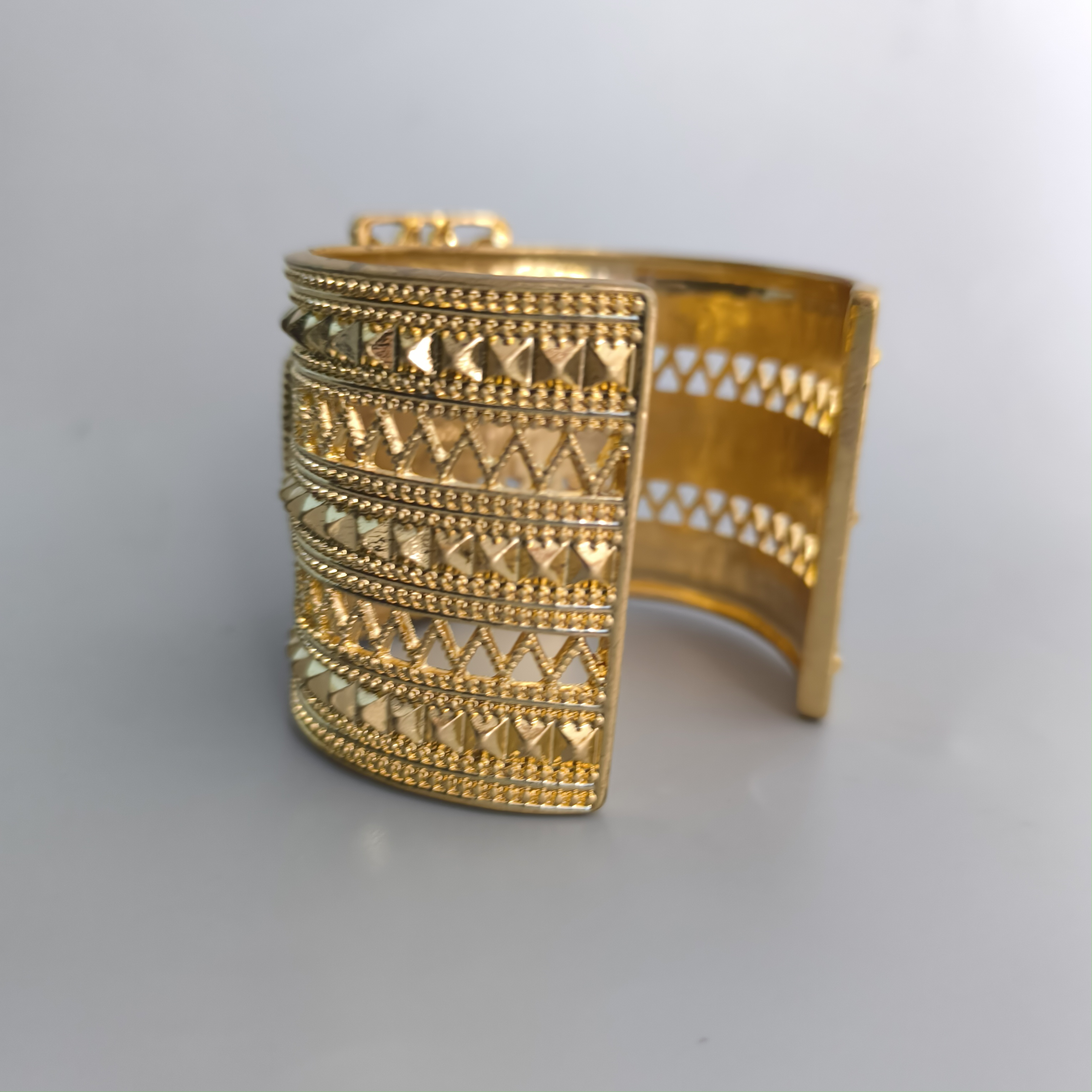 colorful artificial diamonds golden color bracelet bangles